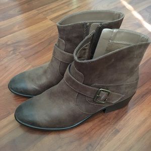 Women’s size 9 1/2 booties
